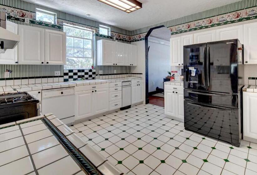 בית מלון כפרי Eagle’s Landing Lodge