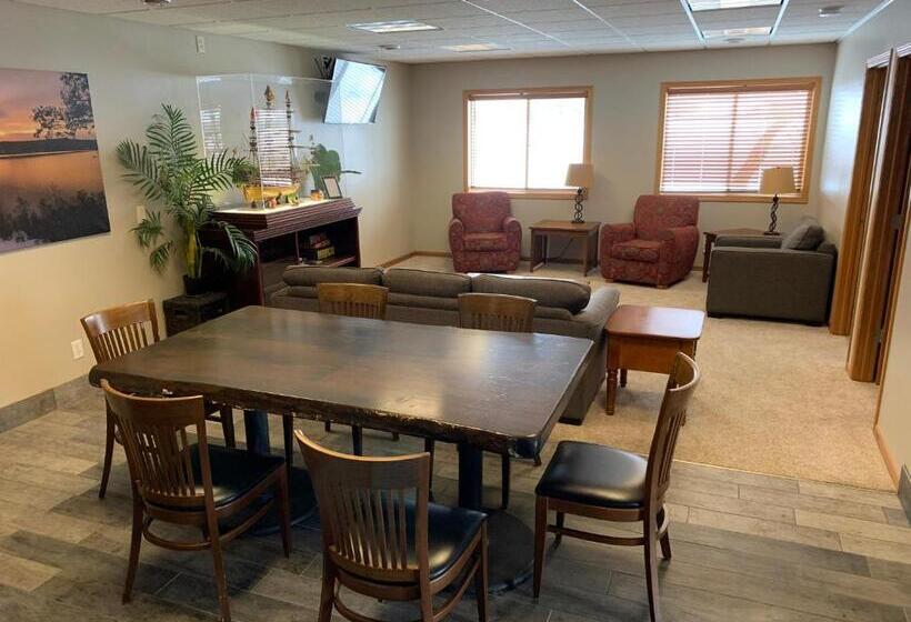 فندق Luckys Lodge