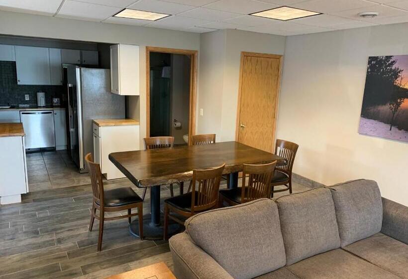 فندق Luckys Lodge