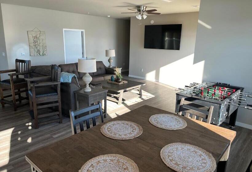 فندق Luckys Lodge