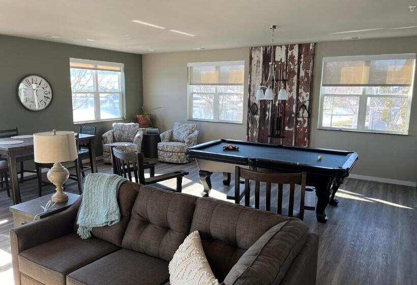 فندق Luckys Lodge