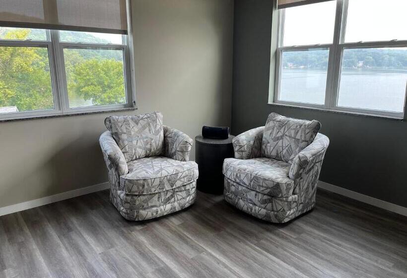 فندق Luckys Lodge