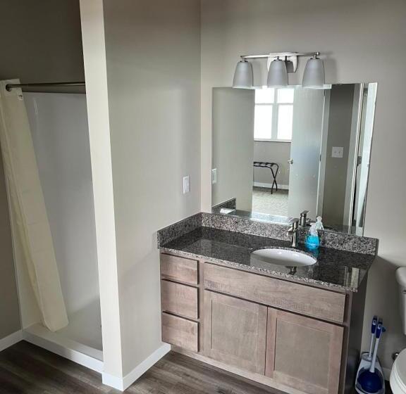 فندق Luckys Lodge