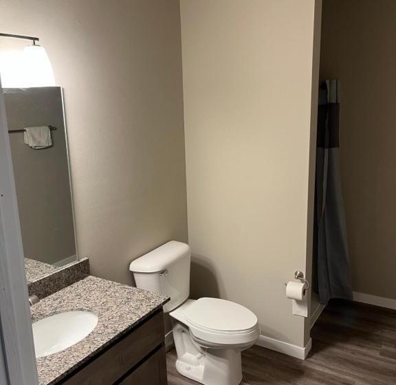 فندق Luckys Lodge