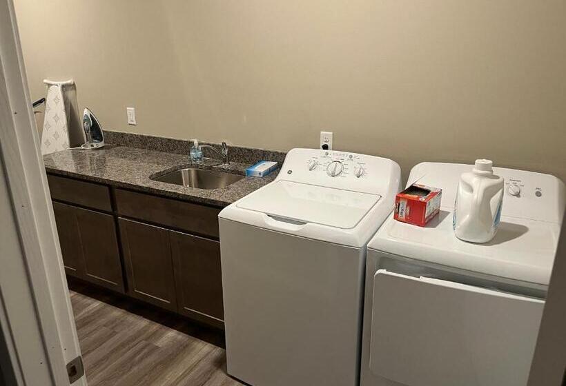 فندق Luckys Lodge