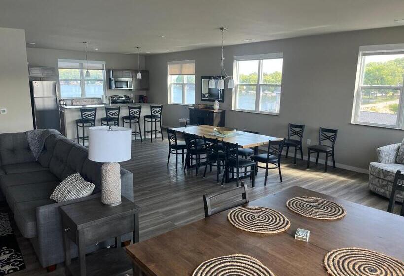 فندق Luckys Lodge