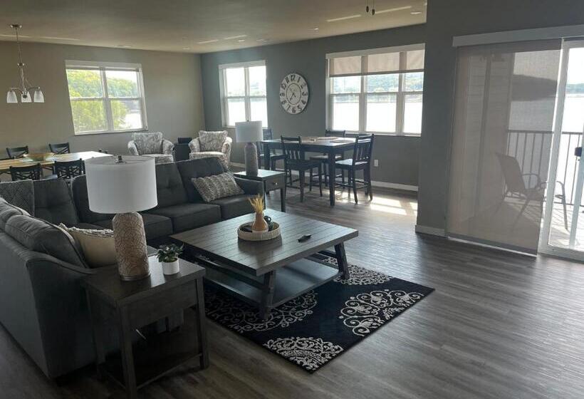 فندق Luckys Lodge