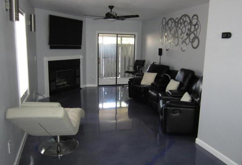 هتل Modern/retro Condo