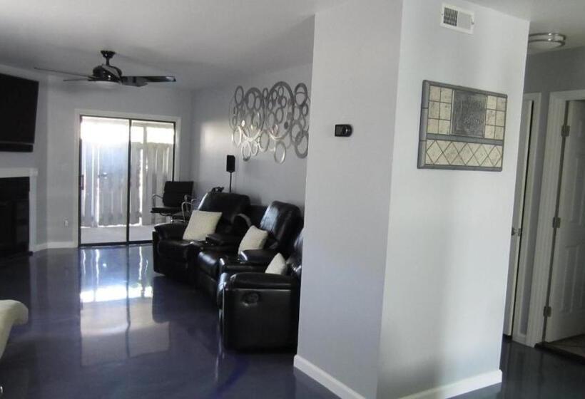 هتل Modern/retro Condo