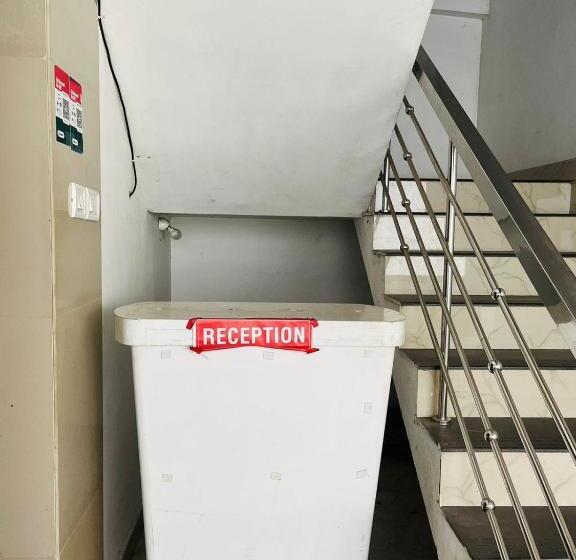 ホテル Oyo Flagship Temple Fort Residency