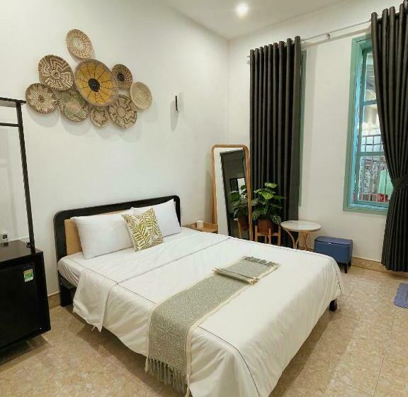 هتل Under The Sun Homestay