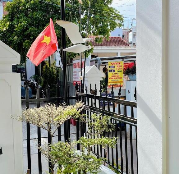 هتل Under The Sun Homestay