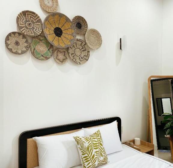 هتل Under The Sun Homestay