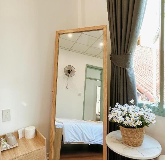 هتل Under The Sun Homestay