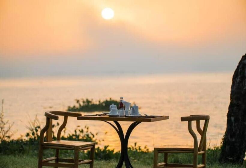 استراحتگاه Nile Treatz