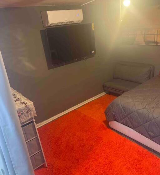 بنسيون Backyard Guesthouse