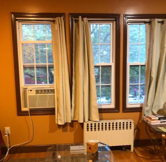 پانسیون Room To Stay In