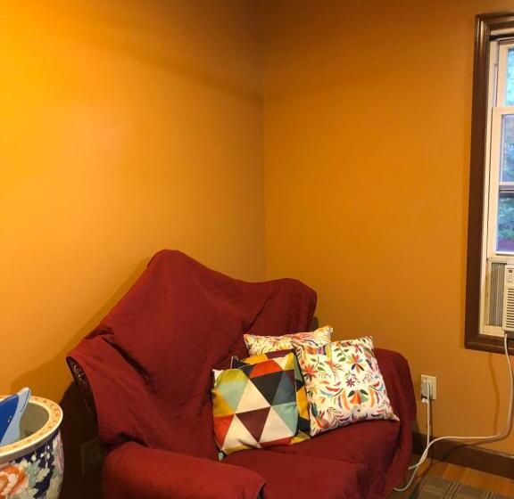 پانسیون Room To Stay In