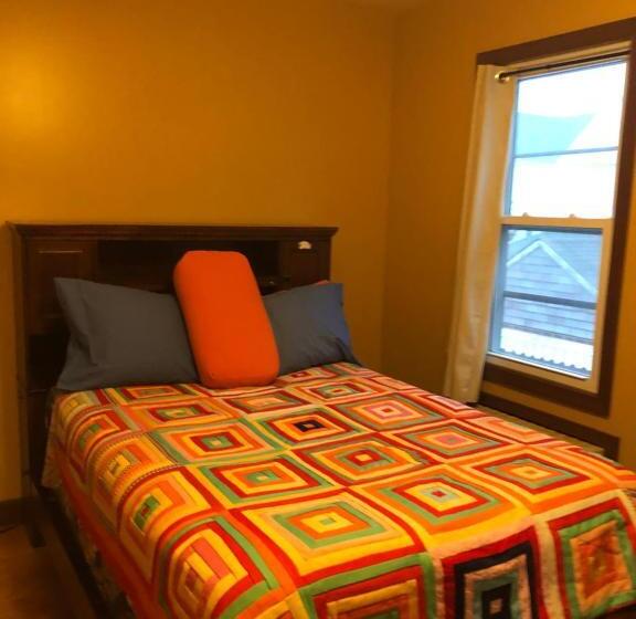 پانسیون Room To Stay In