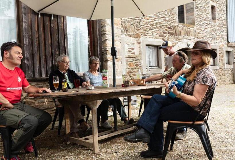 مبيت وإفطار Chambres D Hôtes Coeur De Bastié Et Ranch Du Lévézou