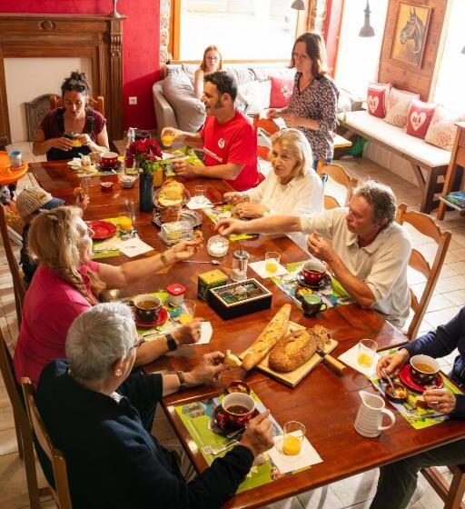 مبيت وإفطار Chambres D Hôtes Coeur De Bastié Et Ranch Du Lévézou