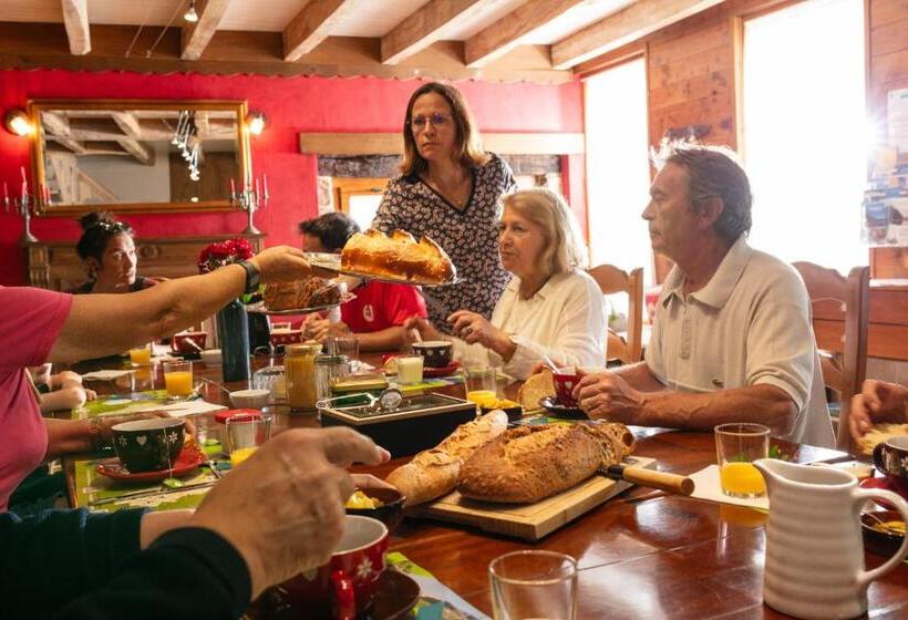 住宿加早餐  Chambres D Hôtes Coeur De Bastié Et Ranch Du Lévézou