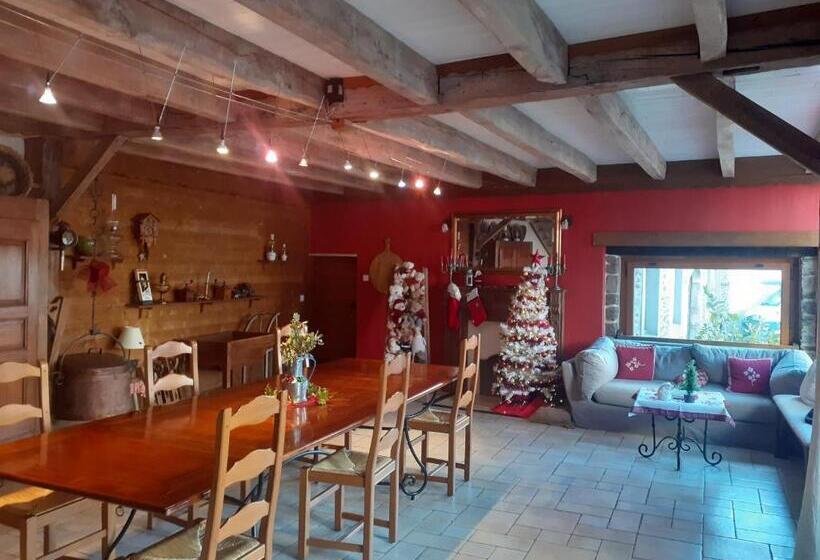 مبيت وإفطار Chambres D Hôtes Coeur De Bastié Et Ranch Du Lévézou