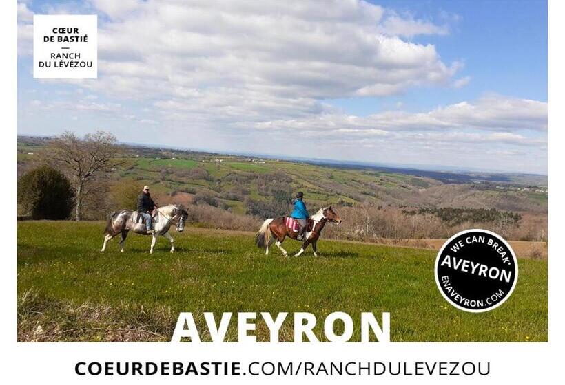 مبيت وإفطار Chambres D Hôtes Coeur De Bastié Et Ranch Du Lévézou