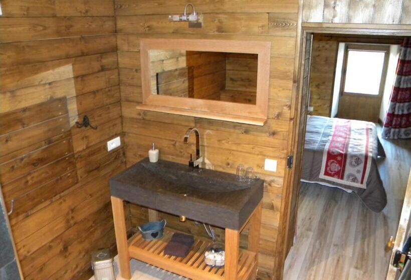 مبيت وإفطار Chambres D Hôtes Coeur De Bastié Et Ranch Du Lévézou