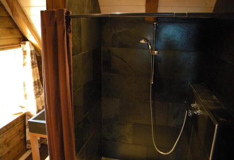 مبيت وإفطار Chambres D Hôtes Coeur De Bastié Et Ranch Du Lévézou