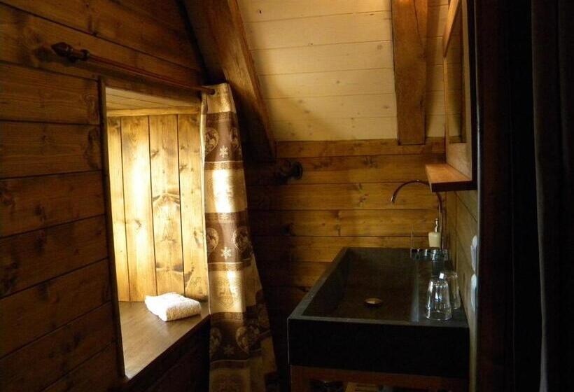 مبيت وإفطار Chambres D Hôtes Coeur De Bastié Et Ranch Du Lévézou