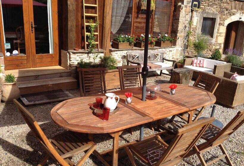 مبيت وإفطار Chambres D Hôtes Coeur De Bastié Et Ranch Du Lévézou