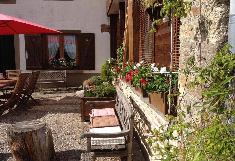 مبيت وإفطار Chambres D Hôtes Coeur De Bastié Et Ranch Du Lévézou