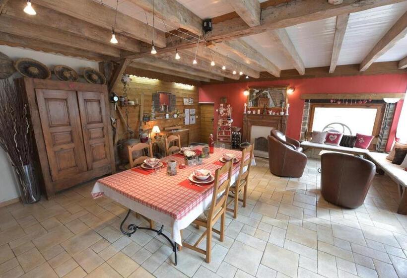 مبيت وإفطار Chambres D Hôtes Coeur De Bastié Et Ranch Du Lévézou