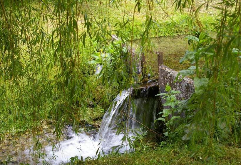 مبيت وإفطار La Source De Bury