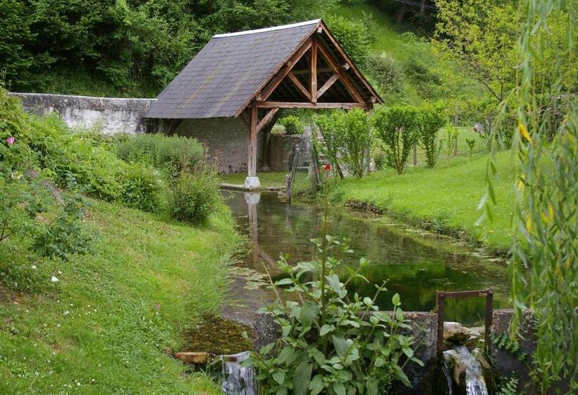 مبيت وإفطار La Source De Bury