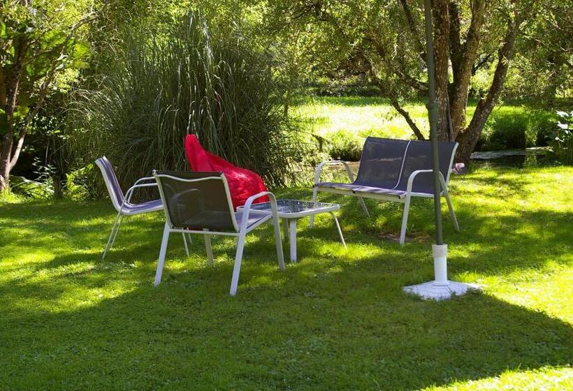 مبيت وإفطار La Source De Bury