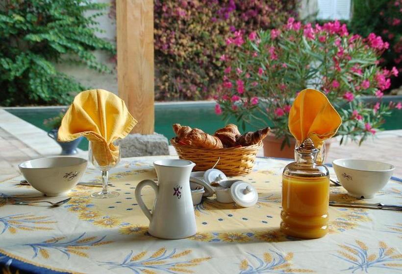 مبيت وإفطار Le Mazet De Tourrettes