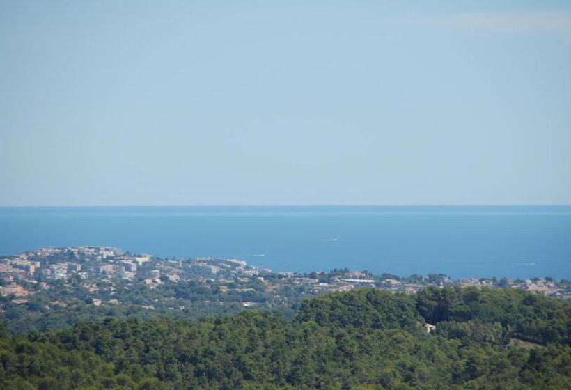 مبيت وإفطار Le Mazet De Tourrettes