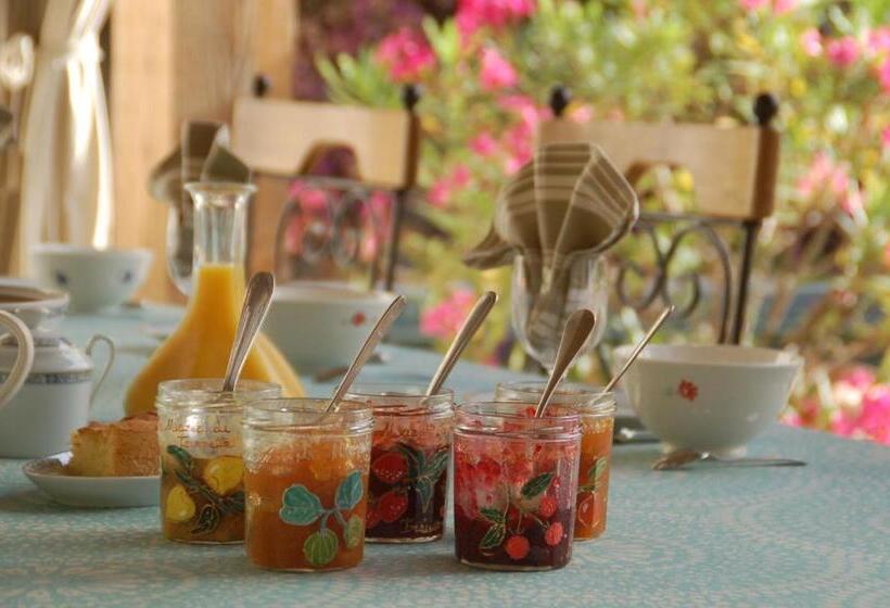 مبيت وإفطار Le Mazet De Tourrettes