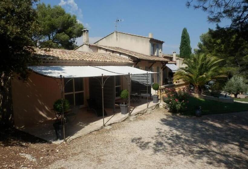 تختخواب و صبحانه Mas Les Vieux Chenes