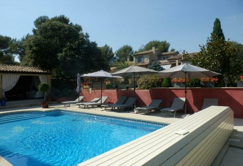 تختخواب و صبحانه Mas Les Vieux Chenes