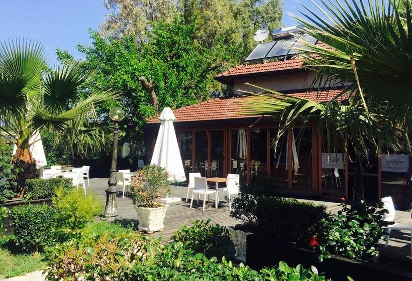 Godija Hotel & Suites