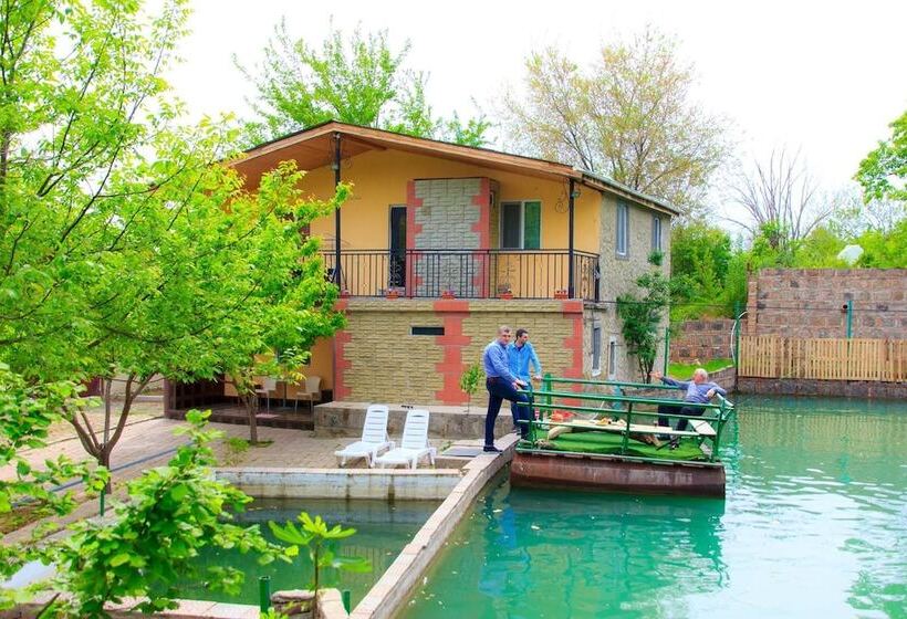 هتل Amiran`s Lake