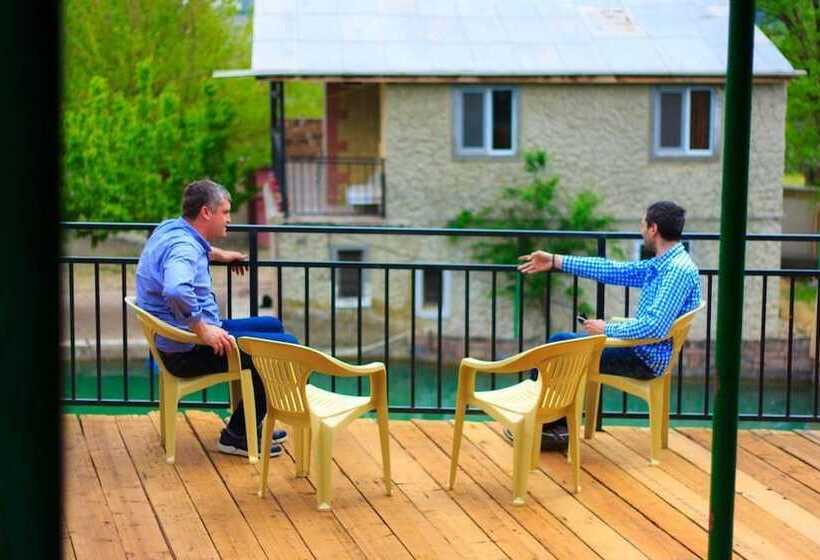 هتل Amiran`s Lake