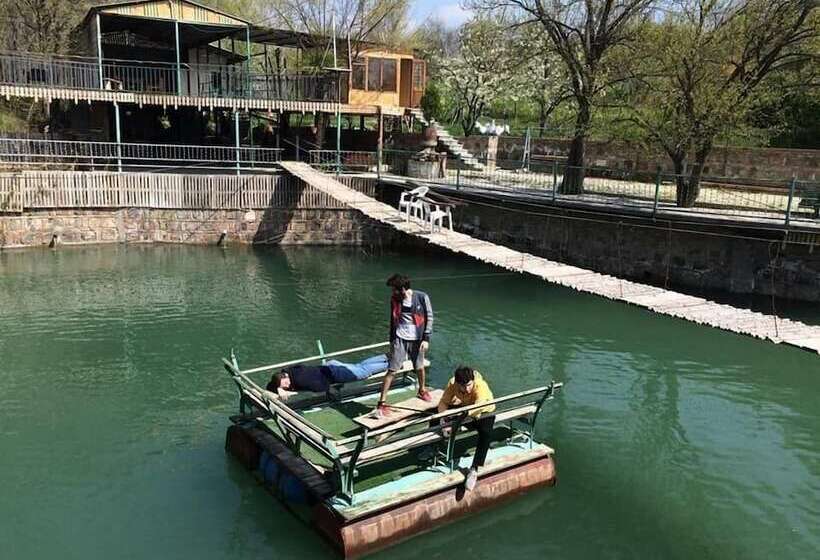 هتل Amiran`s Lake