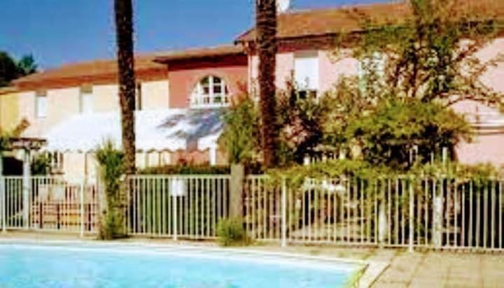 בית מלון כפרי Le Castel D Olmes