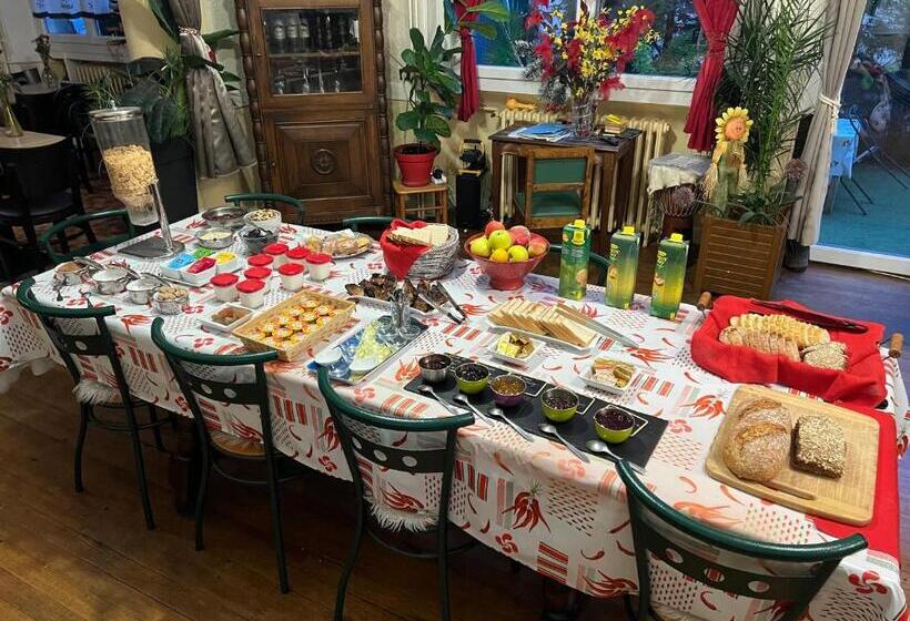 Отель Chambres D'hôtes L'astazou