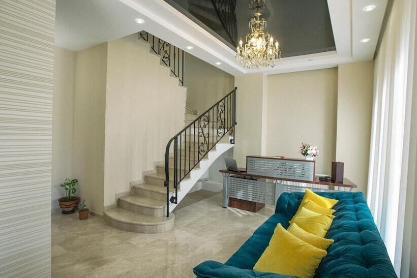 هتل Golden Nugget Tbilisi