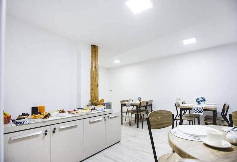 هتل Golden Nugget Tbilisi